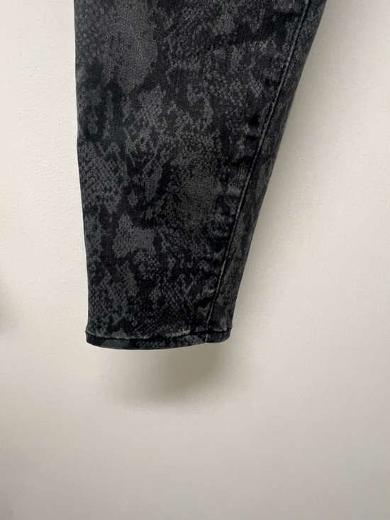 Frame Denim High-Rise Skinny Jeans in Washed Black Python Print